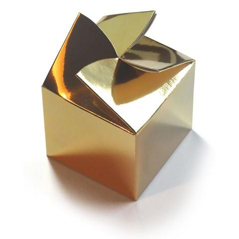 En bild som visar ask, Konstpapper, origami, OrigamipapperAutomatiskt genererad beskrivning